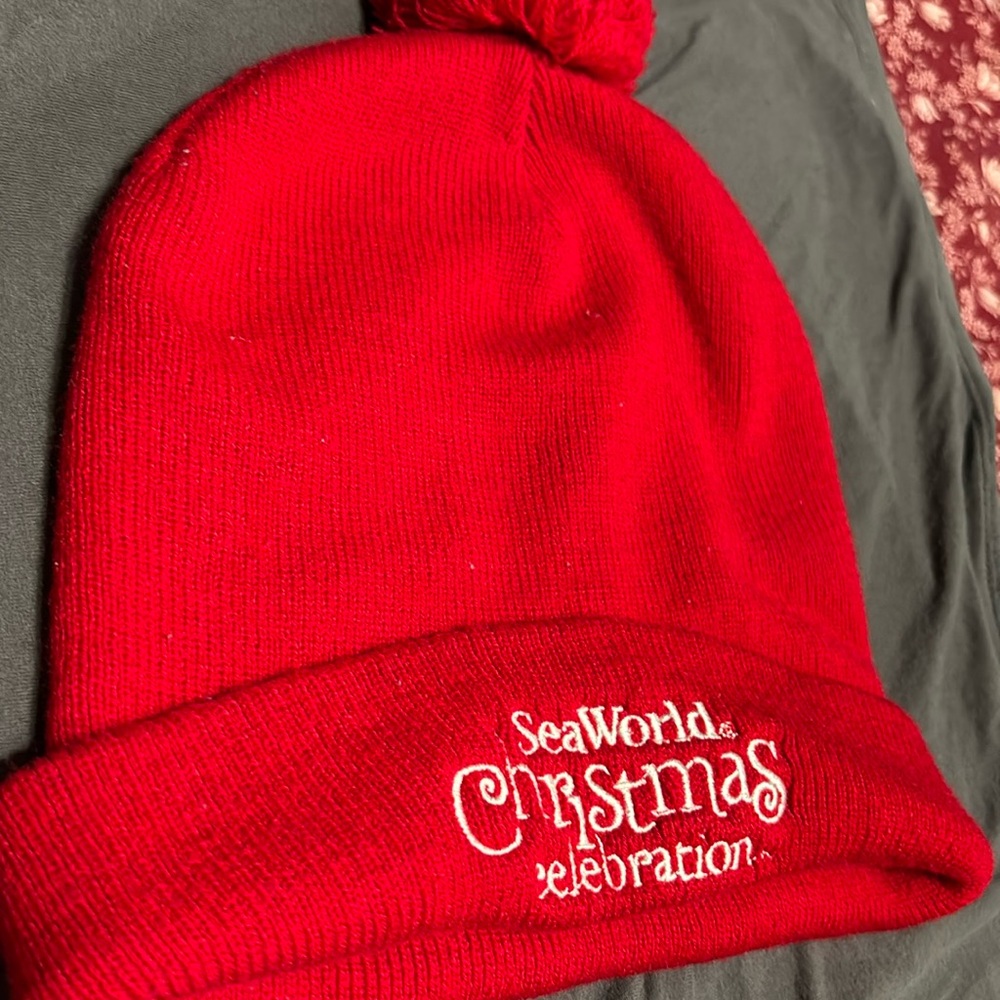 SeaWorld Celebration Red Beanie hat winter Christmas onesize unisex